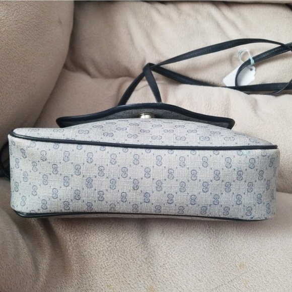 Authentic Vintage Gucci Crossbody Bag - Picture 6 of 10